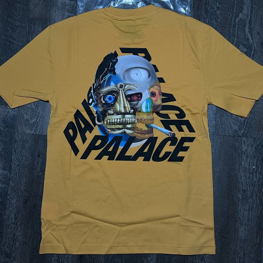 Palace tee
